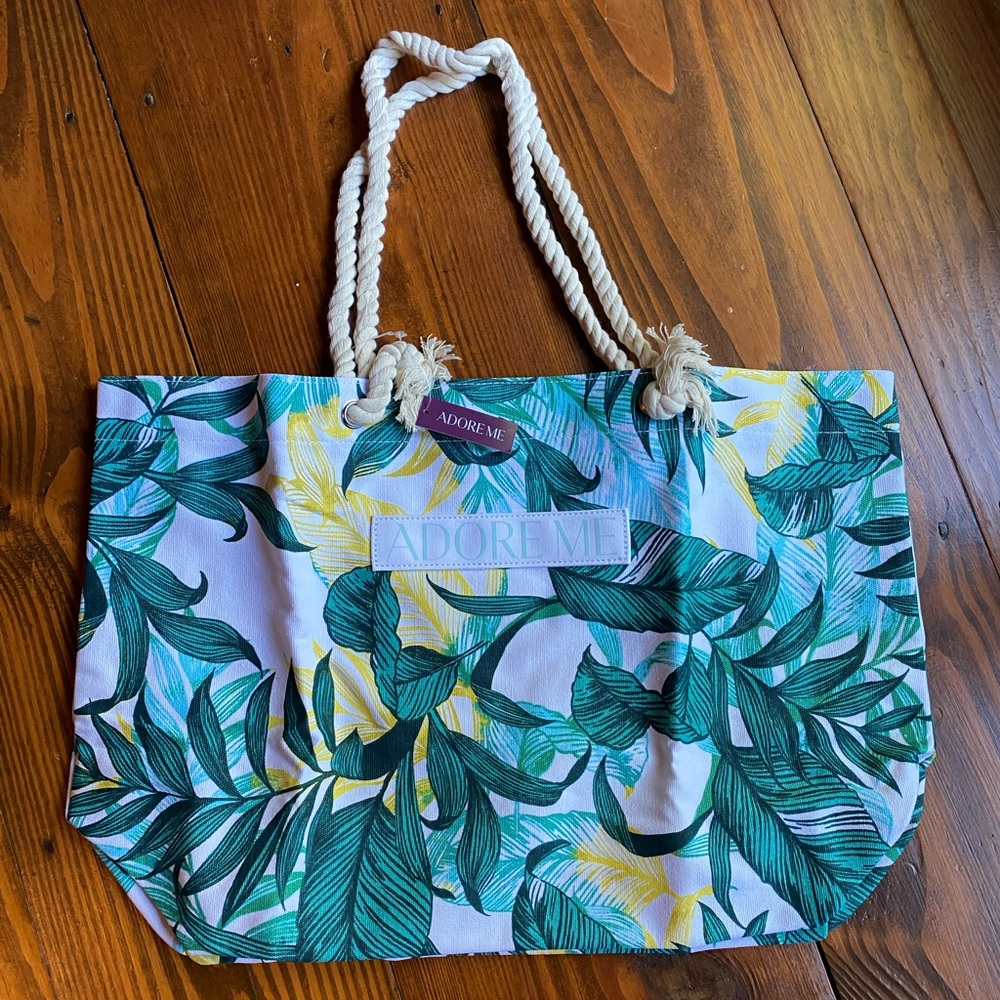 🌴 Adorable Adore Me Palm Leaf Tote 🌴